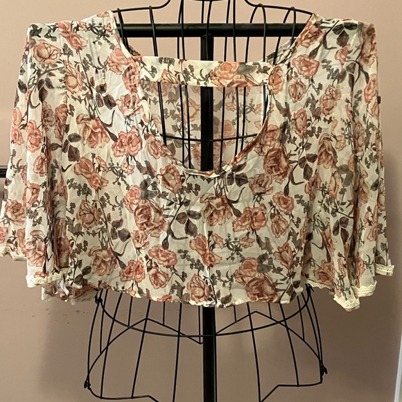 Sheer Floral crop top - poncho style - Picture 3 of 5